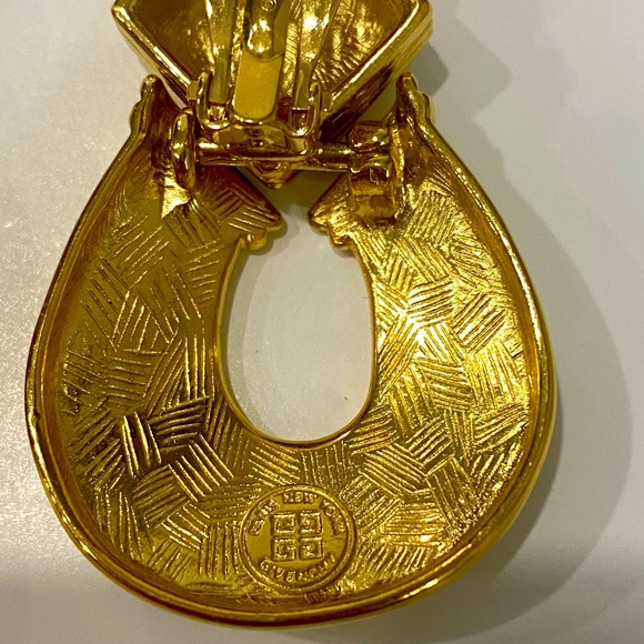 Authentic vintage Givenchy logo clip on earrings - Picture 6 of 8